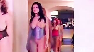 Gangbang with a girl with big natural tits, a beautiful and hot MILF