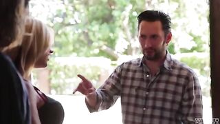 A guy had sex with a cute girl with beautiful cheeks