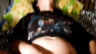 A cute minor girl knows how to play with her narrow pussy
