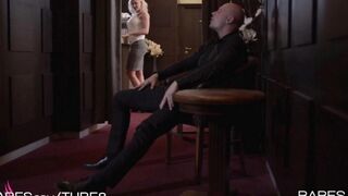 A nice blonde shows her professional skills in sex