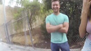 The pick-up guy fucked a girl on the public street
