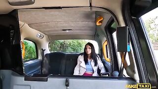 An Italian girl has sex in the car and gets cum on her