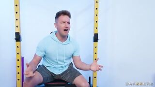 The man fucked in tit a hot girl from the gym