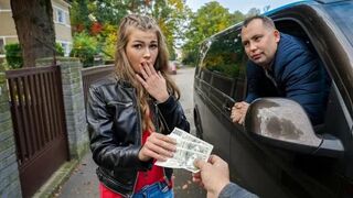 A girl agreed to have sex in her car for money