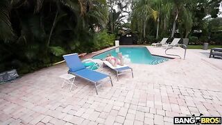 A girl got fucked by her stepmom in the pool