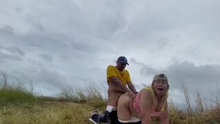 Pinay babe tried risking kantutan outdoors, but luck wasn't on her side