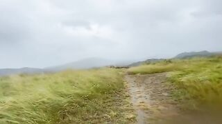 Pinay babe tried risking kantutan outdoors, but luck wasn't on her side