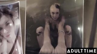 Gabbie Carter's huge boobs bounce during a hot threesome experience