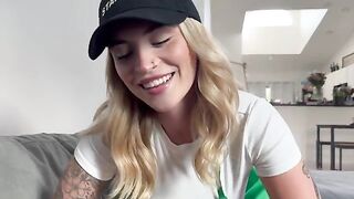 Will she choose coffee or to fuck with the barista?