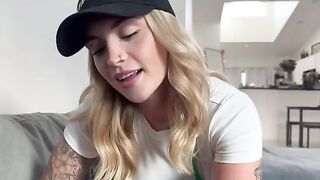 Will she choose coffee or to fuck with the barista?