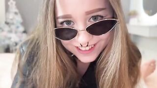 You’re so easy to control! A young schoolgirl’s best performance