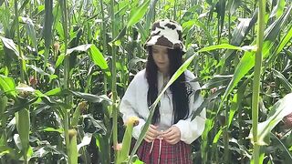 Security guard caught thief in cornfield, fucked her