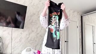 A stepsister is asking if it’s unpleasant for a guy to get his dick sucked