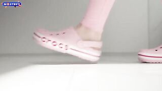 The girl fucks comfortably in a new suit, it does not constrain her
