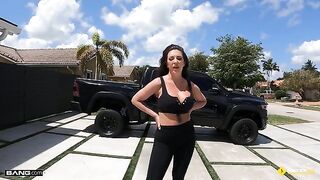 A hot girl is fucking with her boyfriend in the garage