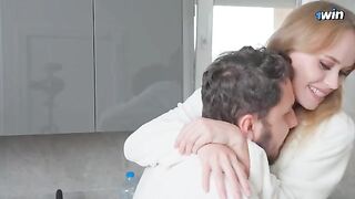 The housewife got a lot of fluid from the plumber’s cock