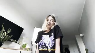 Show us how you can use your mouth - a sexy blonde in action