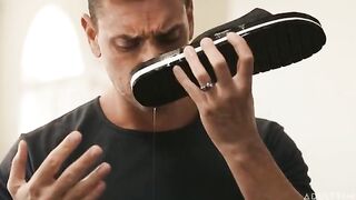 She knows how to make a breathtaking blowjob and look soulfully
