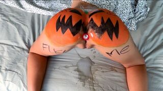 Babe smashed her pumpkin and got a cock in her pussy