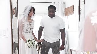 The bride chose her groom according to the size of his cock