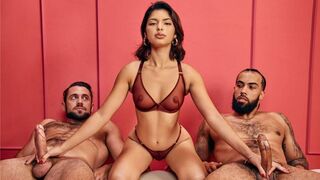 Guys shared cock sucking and handjob in sync