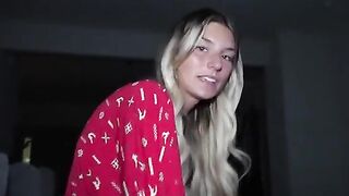 A girl made a lipstick herself and began to play with it passionately