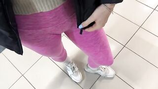 Don't turn around, just moan louder: the guy fucked his girlfriend in public toilet