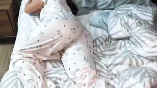 The stepmom’s ass was so hot, I couldn't pass by without touching it