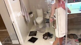 A girl shared her cock with her girlfriend in a steamy sauna session