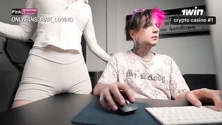 The girl rubs her pussy on the rubbing table and reaches orgasm
