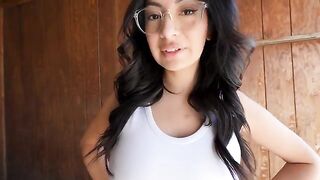 A thick Latina seduced the contractor and got fucked outdoors