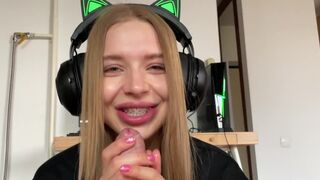 I sucked my friend's cock until he came in my mouth. The embarrassing moment!