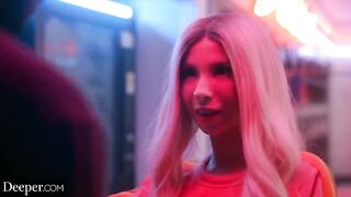 A pretty Kenzie cheats on her husband in a daring public spot